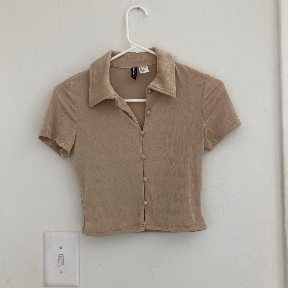 H&M 90’s style tan polyester crop shirt S